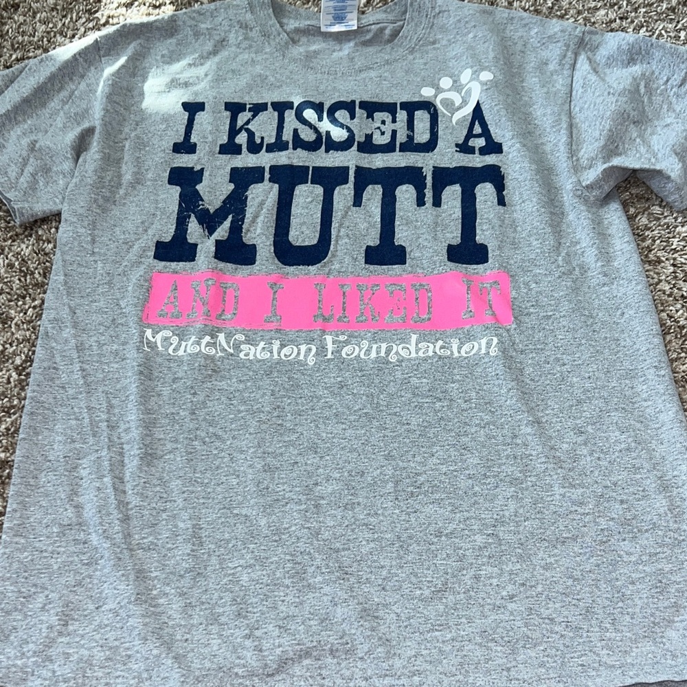 Miranda Lambert’s Mutt Nation Foundation Tee “I Kissed a Mutt and I Liked It” - Picture 5 of 7